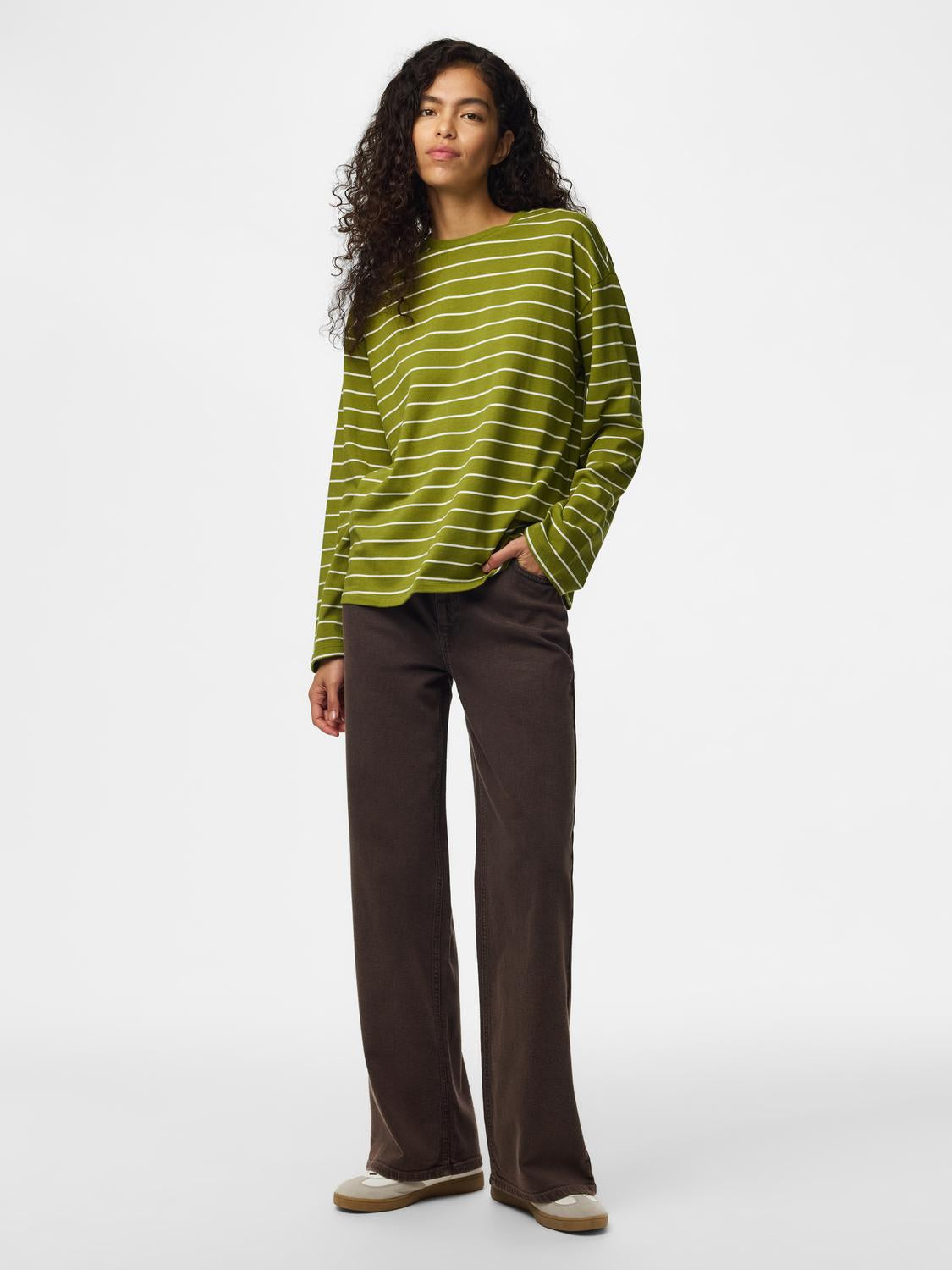 model_shot-front_full